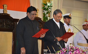 Honble Chief Justice of Gauhati High Court Mr. Justice Shri Ajit Singh administering the oath of office to the Governor of Meghalaya Shri V. Shanmuganathan as the Governor of Arunachal Pradesh in the Darbar Hall of Raj Bhavan, Itanagar on 14th September 2016.